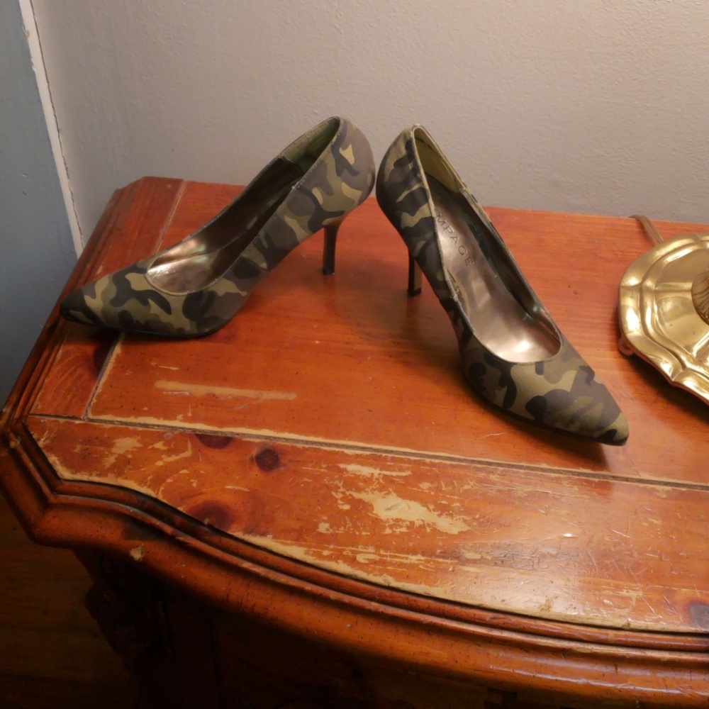 Camouflage high heel shoes